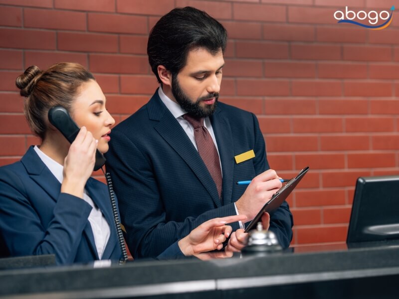 night auditor làm việc