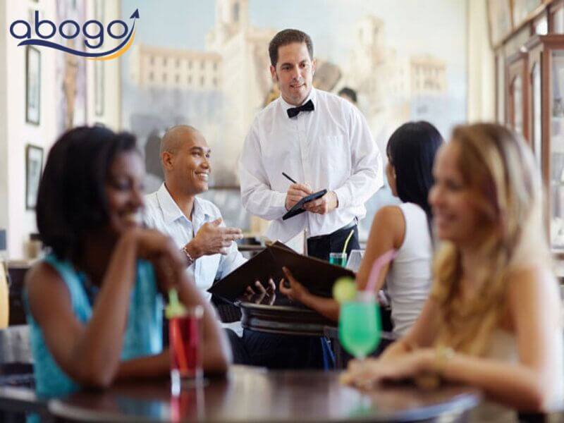 Khách hàng tăng cao trong giờ G