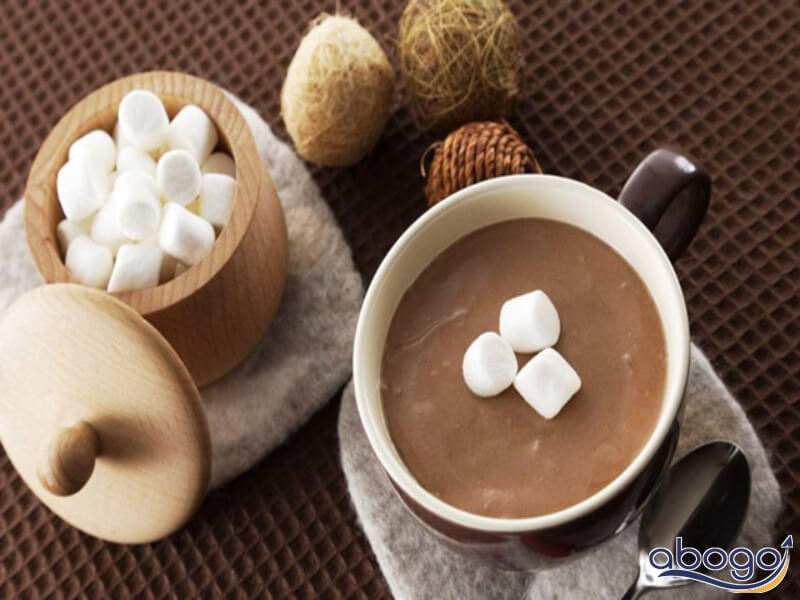 Marshmallow được dùng kèm cùng cacao nóng.