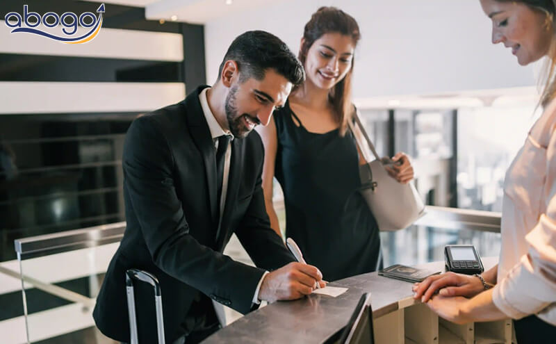 Người quản lý và điều hành khách sạn