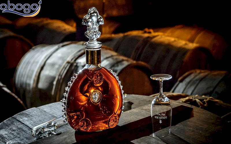 Brandy được sản xuất qua một quy trình phức tạp, đa bước