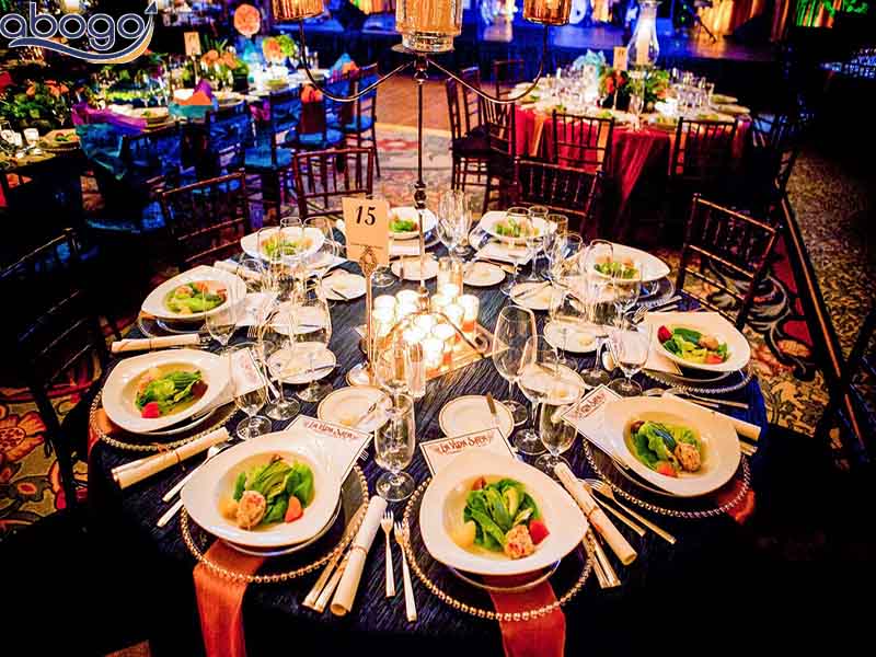 Yến tiệc là một buổi gặp gỡ giao lưu thưởng thức thực phẩm