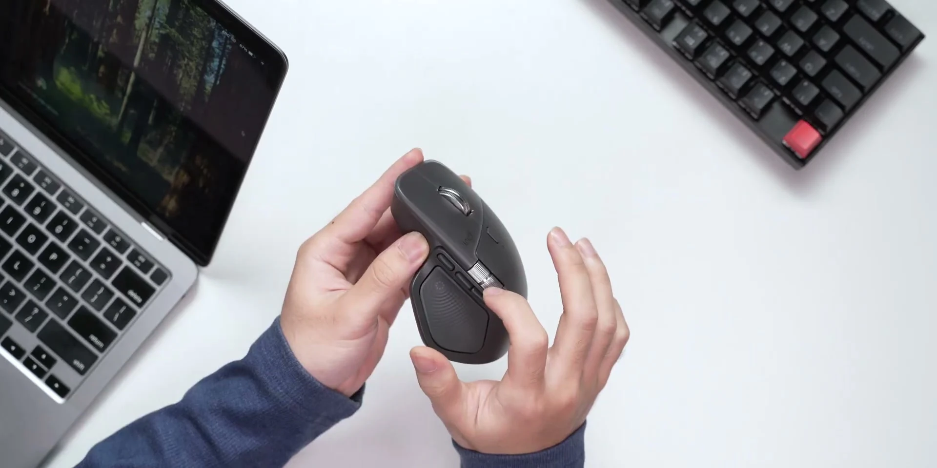 Công nghệ Quiet Click và mắt đọc Darkfield trên MX Master 4