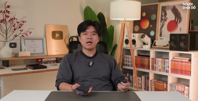 Cận cảnh cụm camera sau của hai máy, hiển thị các thông số megapixel và tiêu cự ống kính