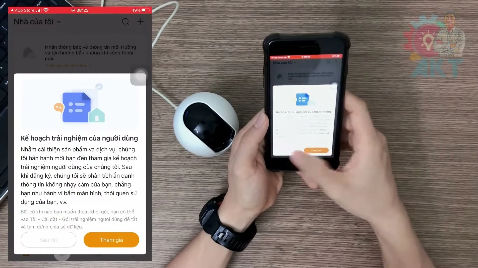 Màn hình điện thoại đang quét mã QR Code dưới đế camera Imou Ranger 2