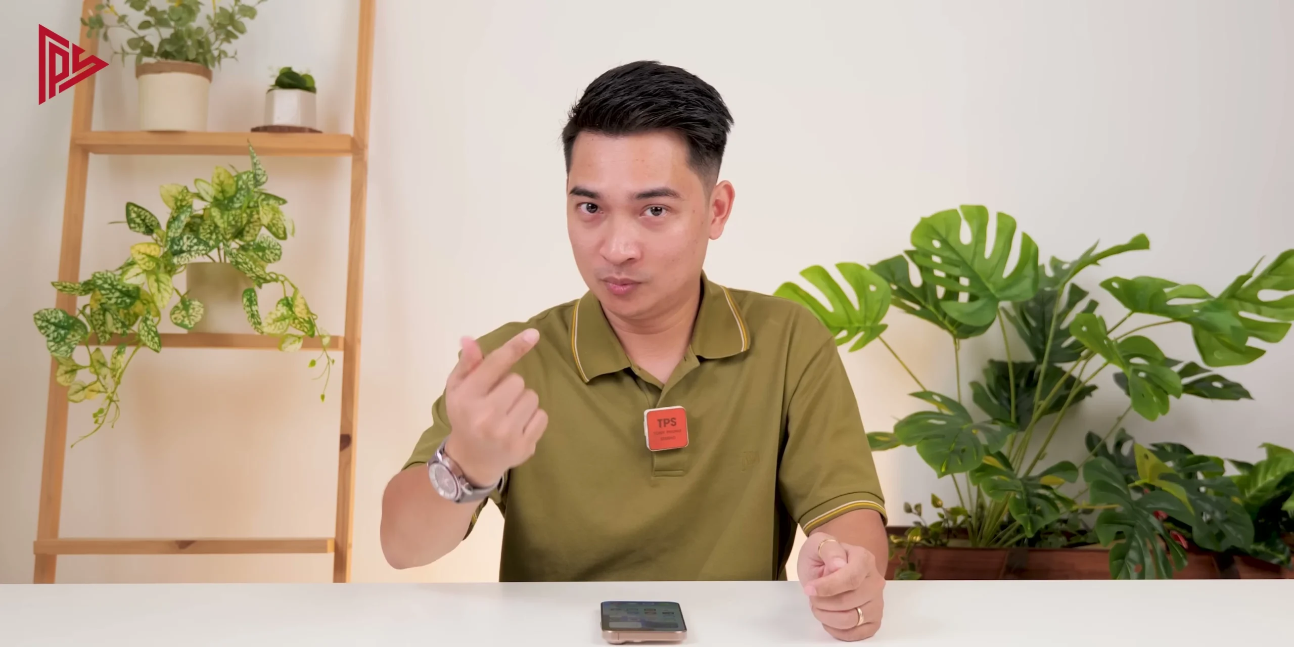 Cận cảnh viền màn hình siêu mỏng trên iPhone 16 Pro Max