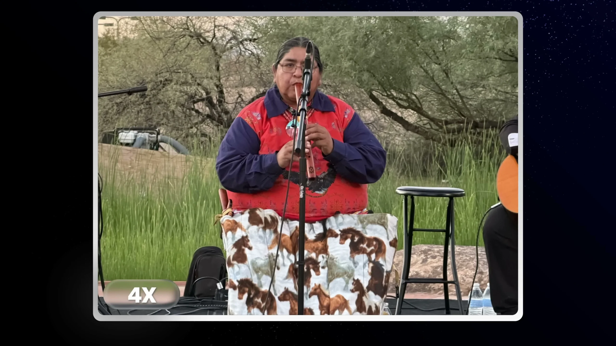 Giao diện ứng dụng camera đang chọn mức zoom 4x để chụp vật thể ở xa tại giây 05:06