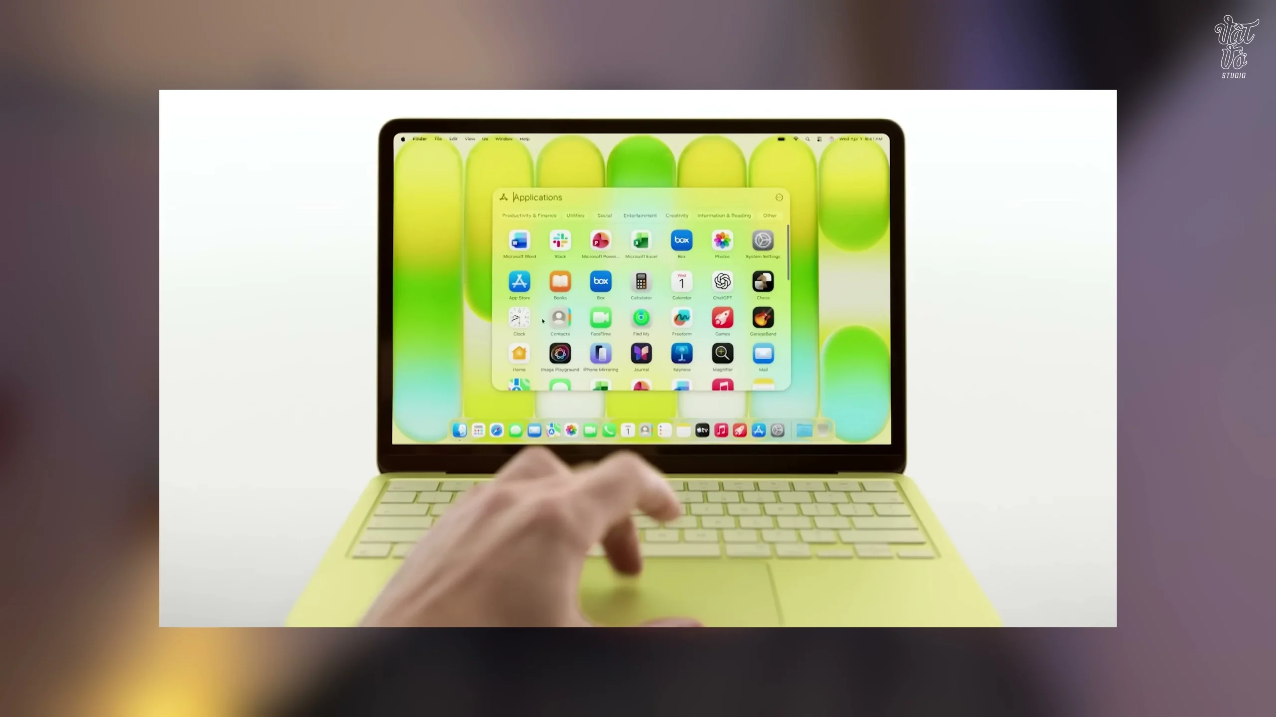 Giao diện giới thiệu chip Apple A18 Pro và Neural Engine 16 loi trên MacBook Neo tại giây 01:00