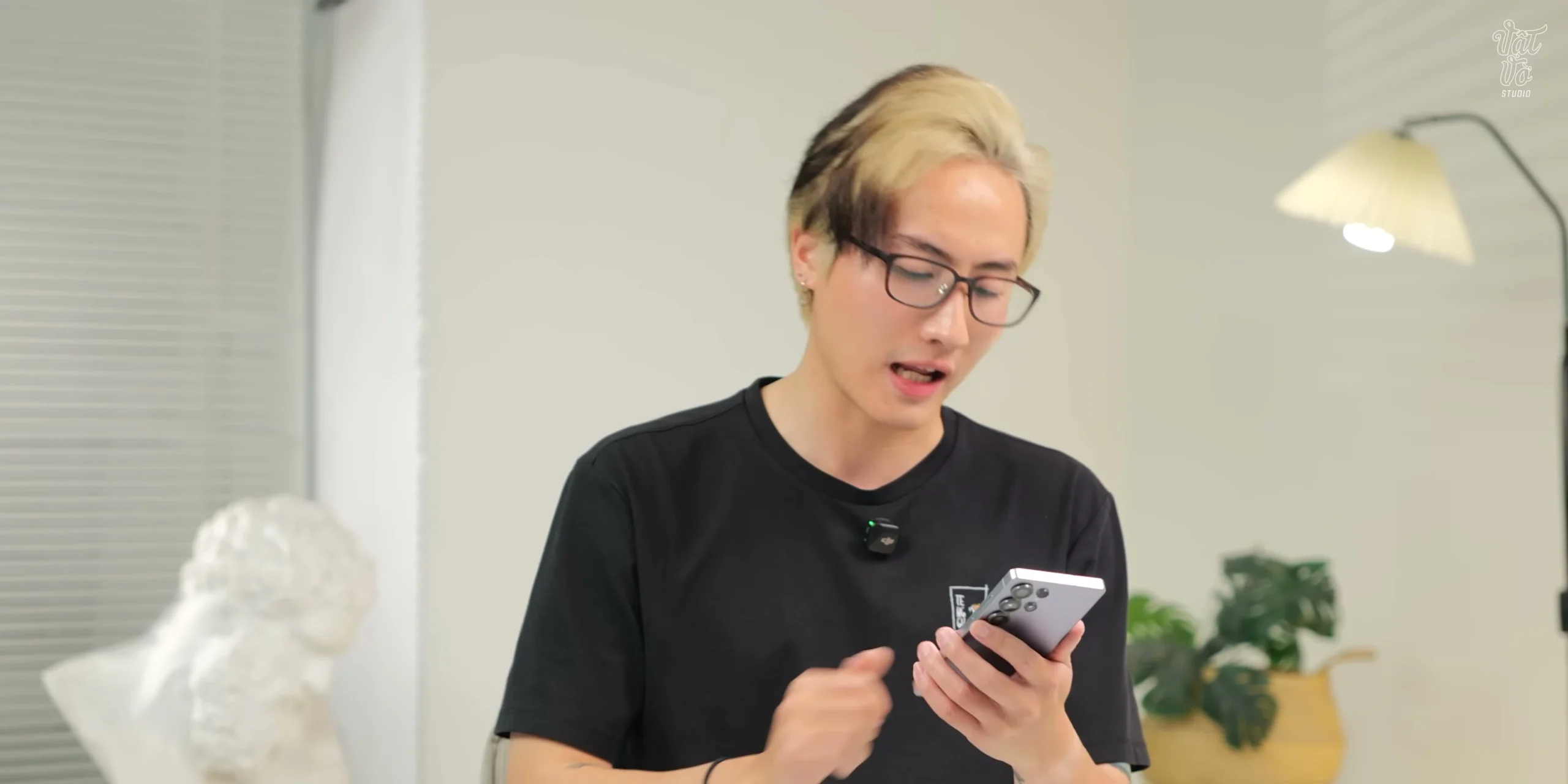 Giao diện Control Center mới và animation mượt mà trên One UI 7 tại giây 03:46