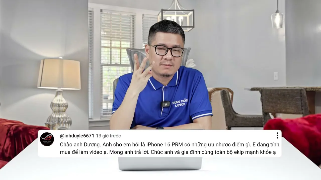 Màn hình so sánh thiết kế và cảm giác cầm nắm