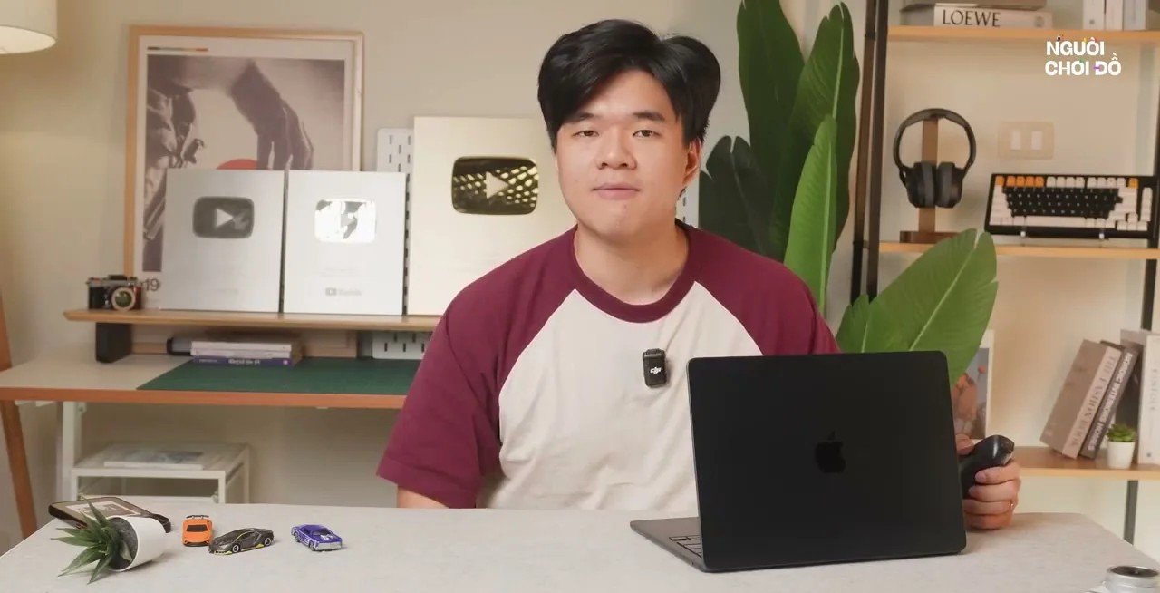 Trình duyệt mở nhiều tab và biểu đồ hiệu năng chip M2