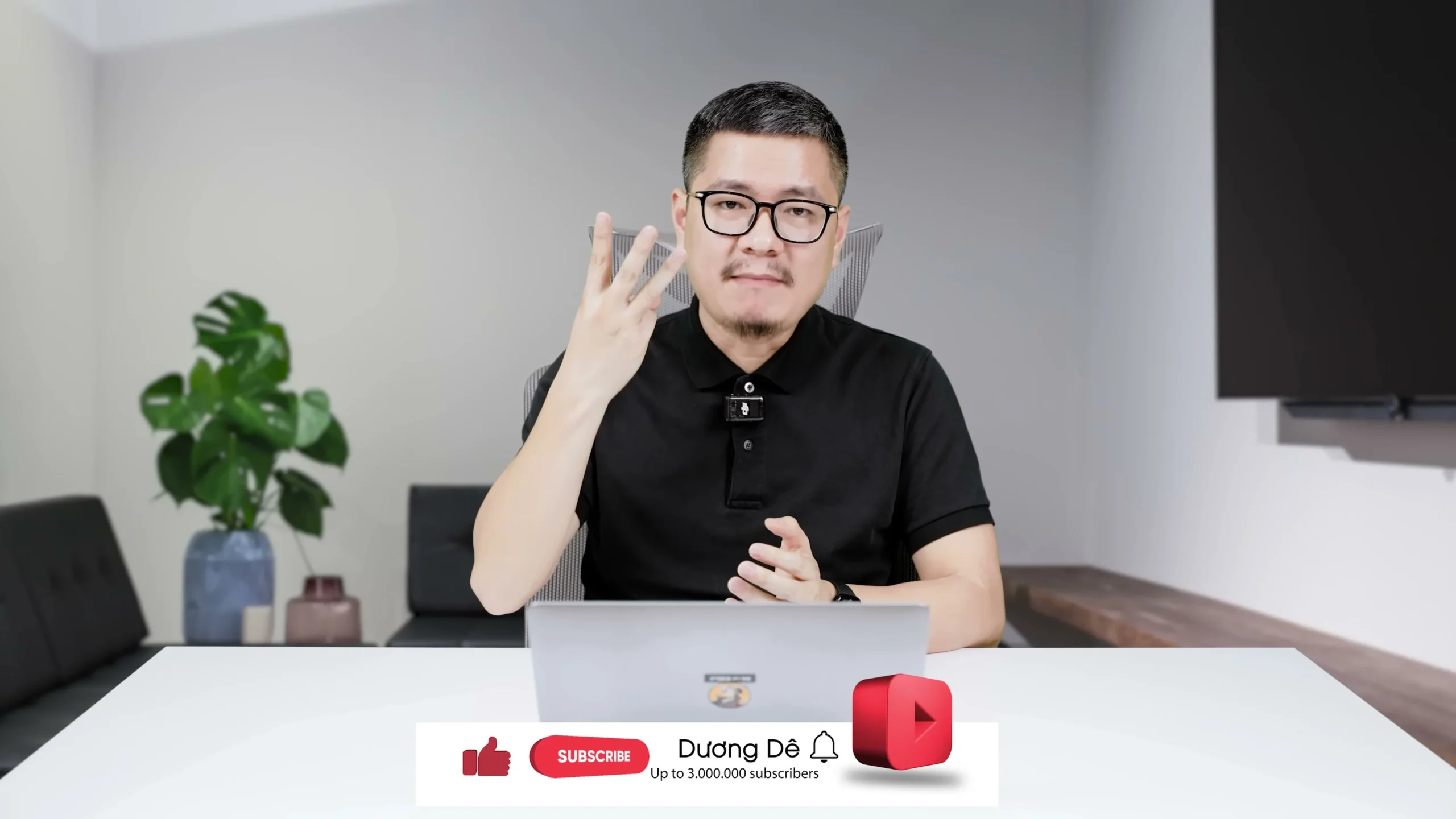 Dương Dê trên tay chiếc iPhone 14 Pro Max màu tím