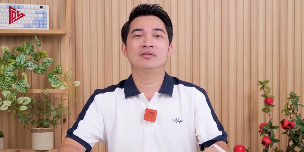 Cận cảnh khung viền Titan và cổng USB-C